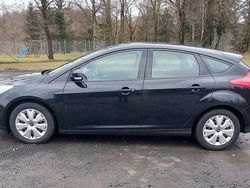 Schwarz Gebraucht 2013 Ford Focus Ambiente Limousine | 3.400 € (Guter Preis)