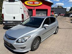 Continental silver me (metallic) Gebraucht 2011 Hyundai i30 Style Limousine | 6.399 € (Etwas zu teuer)