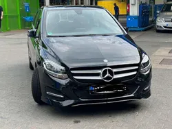 Schwarz Gebraucht 2015 Mercedes B200 Van / Kleinbus | 15.990 € (Fairer Preis)