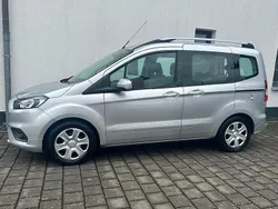 Silber Gebraucht 2019 Ford Tourneo Courier Trend Van / Kleinbus | 13.400 € (Fairer Preis)