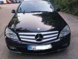 Schwarz Gebraucht 2011 Mercedes 220 Kombi | 6.300 €