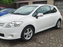 Weiß Gebraucht 2012 Toyota Auris Limousine | 4.200 € (Guter Preis)