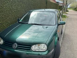 Grün Gebraucht 1998 VW Golf IV Kleinwagen | 900 €