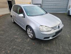 Silber Gebraucht 2008 VW Golf V Limousine | 2.390 € (Guter Preis)