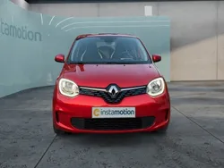 Rot Gebraucht 2021 Renault Twingo Intens Kleinwagen | 13.745 € (Etwas zu teuer)