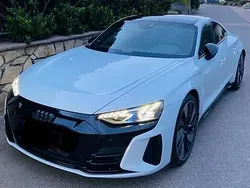 Grau Gebraucht 2022 Audi e-tron GT quattro Limousine | 64.999 €
