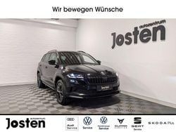 Schwarz (schwarzmagic perleffekt) Gebraucht 2024 Skoda Karoq SportLine SUV | 32.990 € (Superpreis)