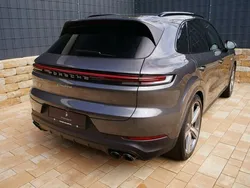 Grau Gebraucht 2024 Porsche Cayenne SUV | 99.890 €