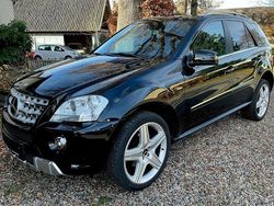 Schwarz Gebraucht 2011 Mercedes ML300 AMG line SUV | 22.900 € (Teuer)