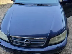 Blau Gebraucht 2001 Opel Omega Limousine | 1.250 € (Fairer Preis)