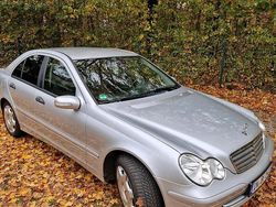 Silber Gebraucht 2006 Mercedes C220 Limousine | 6.790 €