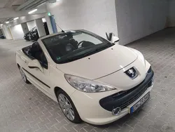 Weiß Gebraucht 2007 Peugeot 207 CC Platinum Cabrio | 5.489 € (Teuer)