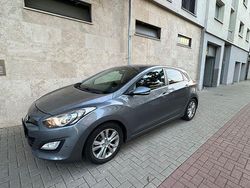 Grau Gebraucht 2013 Hyundai i30 Trend Limousine | 7.999 € (Fairer Preis)