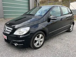 Kosmosschwarz Gebraucht 2010 Mercedes B200 Van / Kleinbus | 3.490 € (Guter Preis)