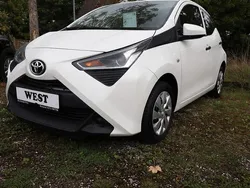 Weiß Gebraucht 2021 Toyota Aygo Kleinwagen | 8.990 € (Guter Preis)