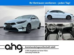 Carraraweiß Neu 2025 Kia Ceed Limousine | 25.690 € (Etwas zu teuer)