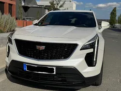 Weiß Gebraucht 2022 Cadillac XT4 SUV | 35.000 € (Teuer)