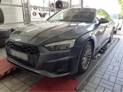 Grau Gebraucht 2022 Audi A5 Sportback S-Line Limousine | 35.960 € (Etwas zu teuer)