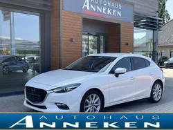 Weiß Gebraucht 2018 Mazda 3 Sports-Line Limousine | 14.450 € (Fairer Preis)