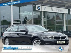 Saphirschwarz (metallic) Gebraucht 2021 BMW 320 Sport Line Kombi | 26.990 € (Guter Preis)