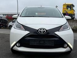 Weiß Gebraucht 2017 Toyota Aygo X-play Kleinwagen | 5.999 € (Fairer Preis)