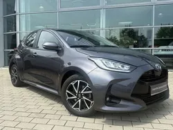 Grau Gebraucht 2023 Toyota Yaris Hybrid Team Kleinwagen | 19.290 € (Guter Preis)