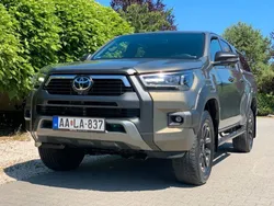 Grün Gebraucht 2023 Toyota HiLux Abholung | 49.968 € (Etwas zu teuer)