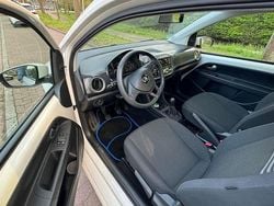 Weiß Gebraucht 2019 VW up! Kleinwagen | 6.000 € (Guter Preis)