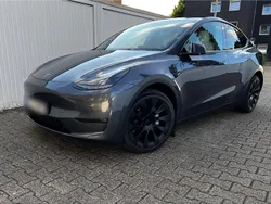 Grau Gebraucht 2021 Tesla Model Y Long Range SUV | 38.990 € (Etwas zu teuer)