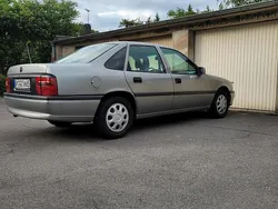 Grau Gebraucht 1995 Opel Vectra Limousine | 2.200 €