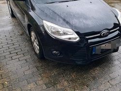 Schwarz Gebraucht 2014 Ford Focus Limousine | 3.690 € (Guter Preis)
