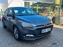 Grau Gebraucht 2015 Hyundai i20 YES! Limousine | 7.790 € (Guter Preis)