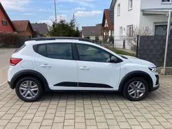 Weiß Gebraucht 2023 Dacia Sandero Expression Kleinwagen | 16.900 € (Guter Preis)