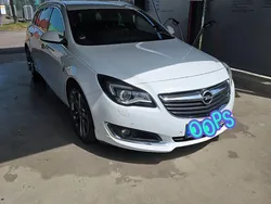 Weiß Gebraucht 2015 Opel Insignia Edition Kombi | 8.800 € (Fairer Preis)
