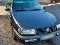 Blau Gebraucht 1995 VW Passat Kombi | 1.900 €