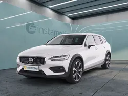 Weiß Gebraucht 2024 Volvo V60 CC Kombi | 53.890 €