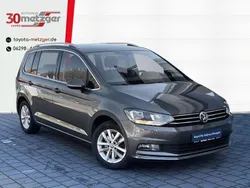 Grau Gebraucht 2016 VW Touran Highline Van / Kleinbus | 16.220 € (Fairer Preis)