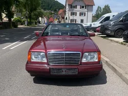 Rot Gebraucht 1994 Mercedes E220 Cabrio | 10.700 €