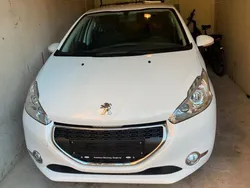 Weiß Gebraucht 2013 Peugeot 208 Active Kleinwagen | 4.900 € (Guter Preis)