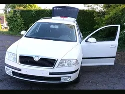 Weiß Gebraucht 2009 Skoda Octavia Kombi | 2.850 €