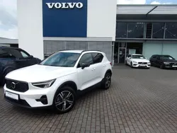 Weiß Gebraucht 2023 Volvo XC40 Plus SUV | 33.900 € (Guter Preis)