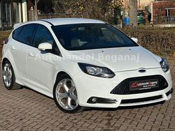 Weiß Gebraucht 2014 Ford Focus ST Limousine | 11.500 € (Etwas zu teuer)