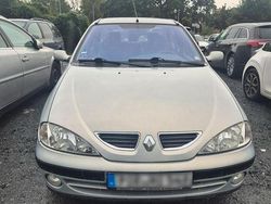 Grau Gebraucht 2001 Renault Mégane Limousine | 870 € (Etwas zu teuer)