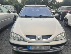 Grau Gebraucht 2001 Renault Mégane Limousine | 870 € (Etwas zu teuer)