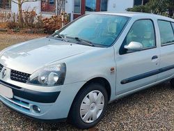 Silber Gebraucht 2002 Renault Clio II Limousine | 2.100 € (Fairer Preis)