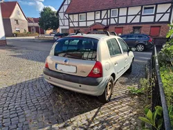 Grau Gebraucht 2001 Renault Clio II Initiale Limousine | 1.414 € (Superpreis)