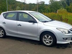 Silber Gebraucht 2012 Hyundai i30 Limousine | 4.050 €