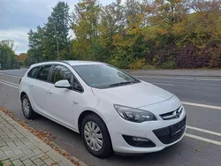 Schneeweiss/summitwhite/arctic Gebraucht 2014 Opel Astra Edition Kombi | 3.970 € (Guter Preis)