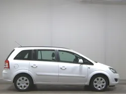 Weiß Gebraucht 2014 Opel Zafira Family Van / Kleinbus | 3.490 € (Guter Preis)