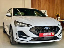 Weiß Gebraucht 2022 Ford Focus ST-Line Limousine | 19.370 € (Superpreis)